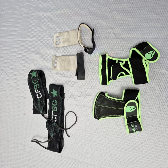 Gladiator Other - Crossfit pull up hand protection and wrist wraps unisex S/M sizes